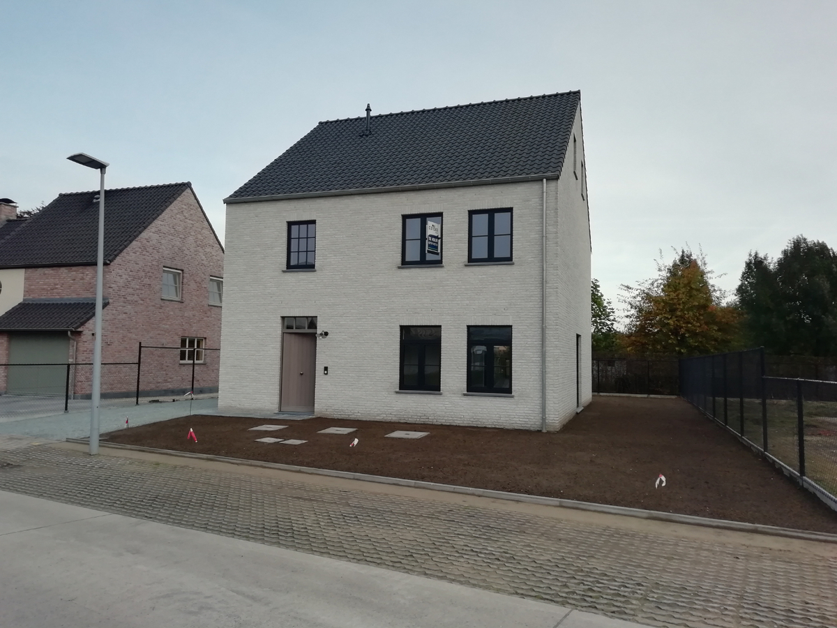 Verhuurd!! 5-slaapkamer nieuwbouw woning 