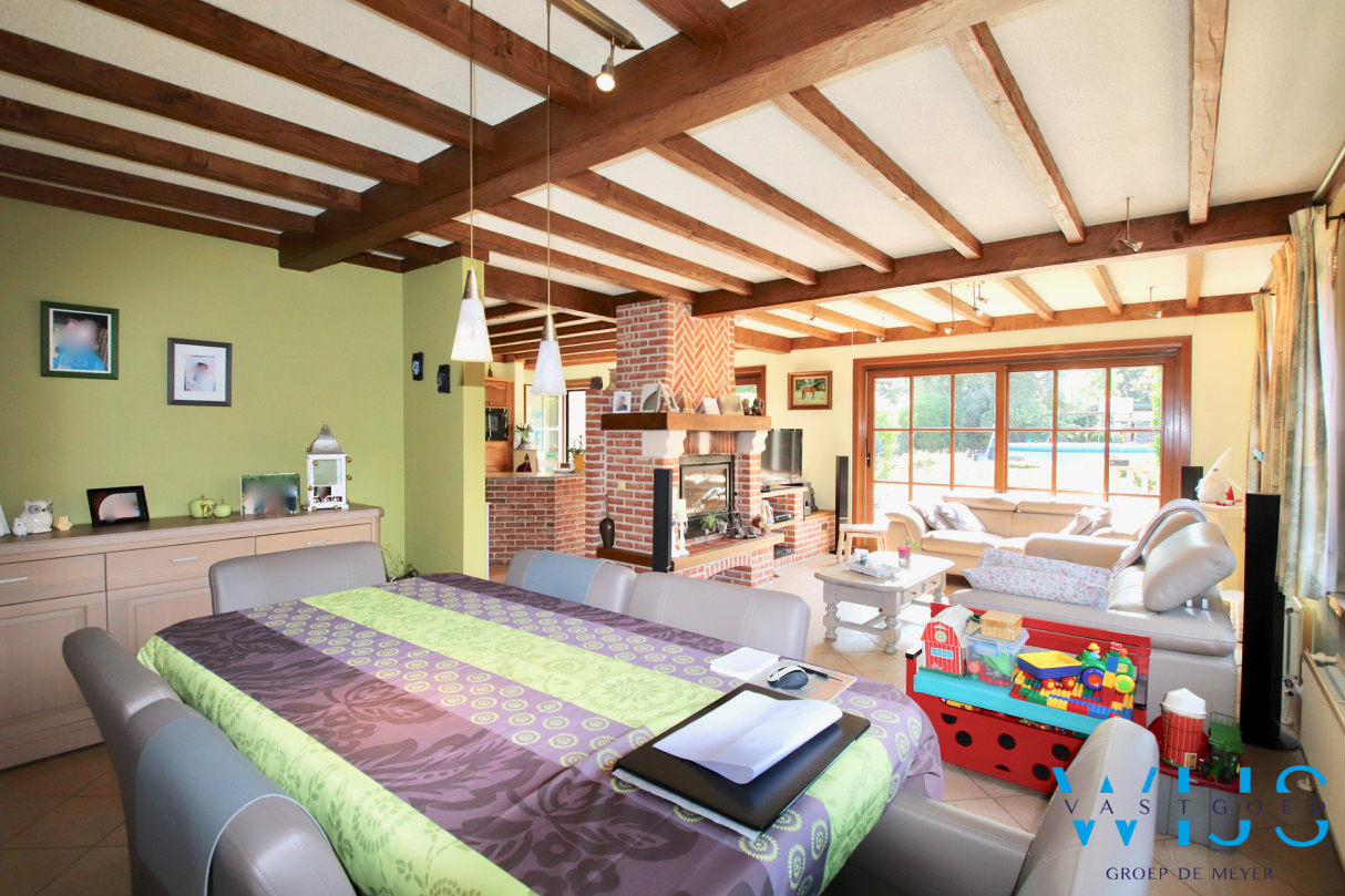Instapklaar woonhuis met 4 slaapkamers op 936m&#178; te Zelzate! 