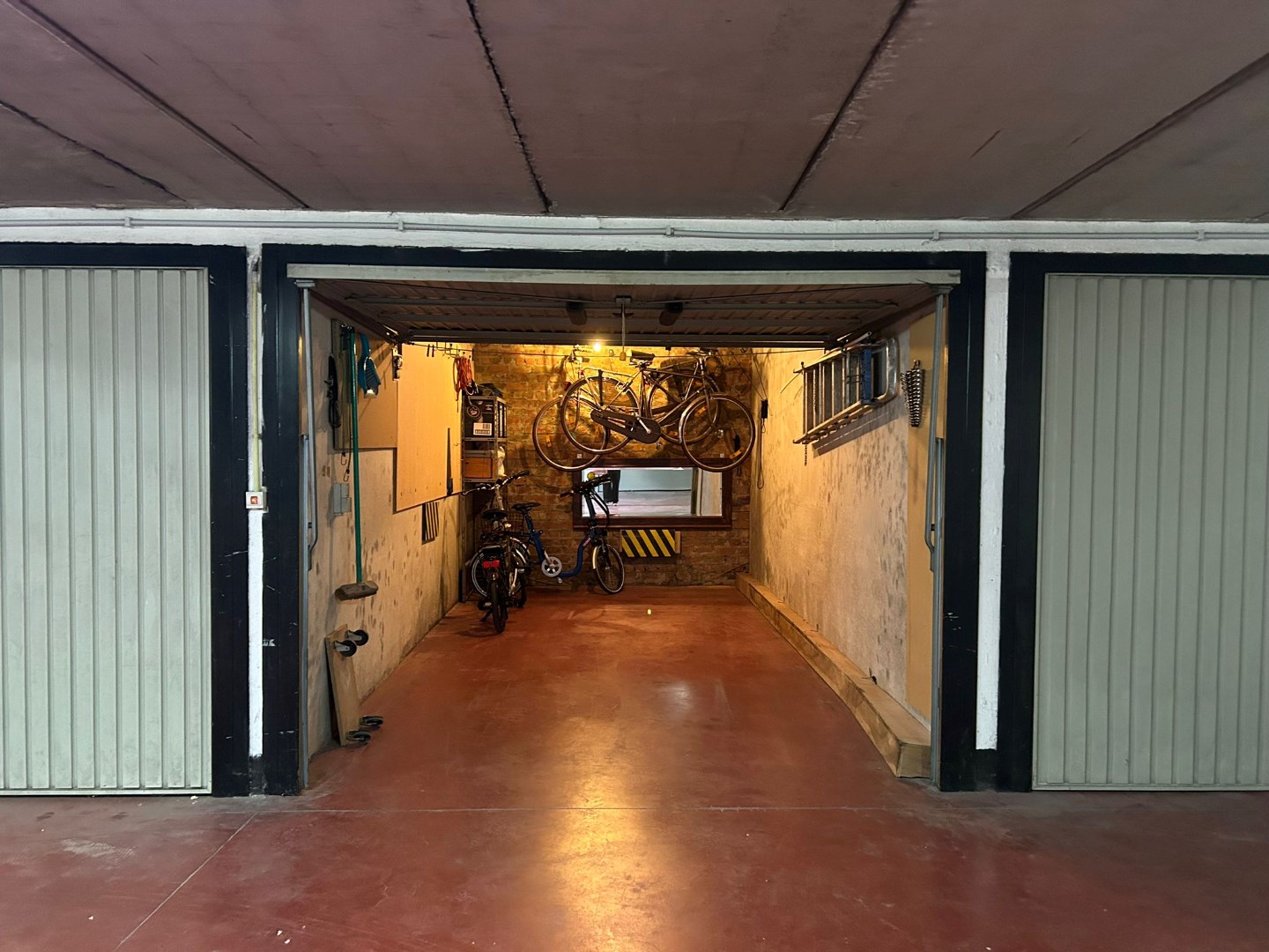 Ruime garagebox vlakbij Zeedijk 