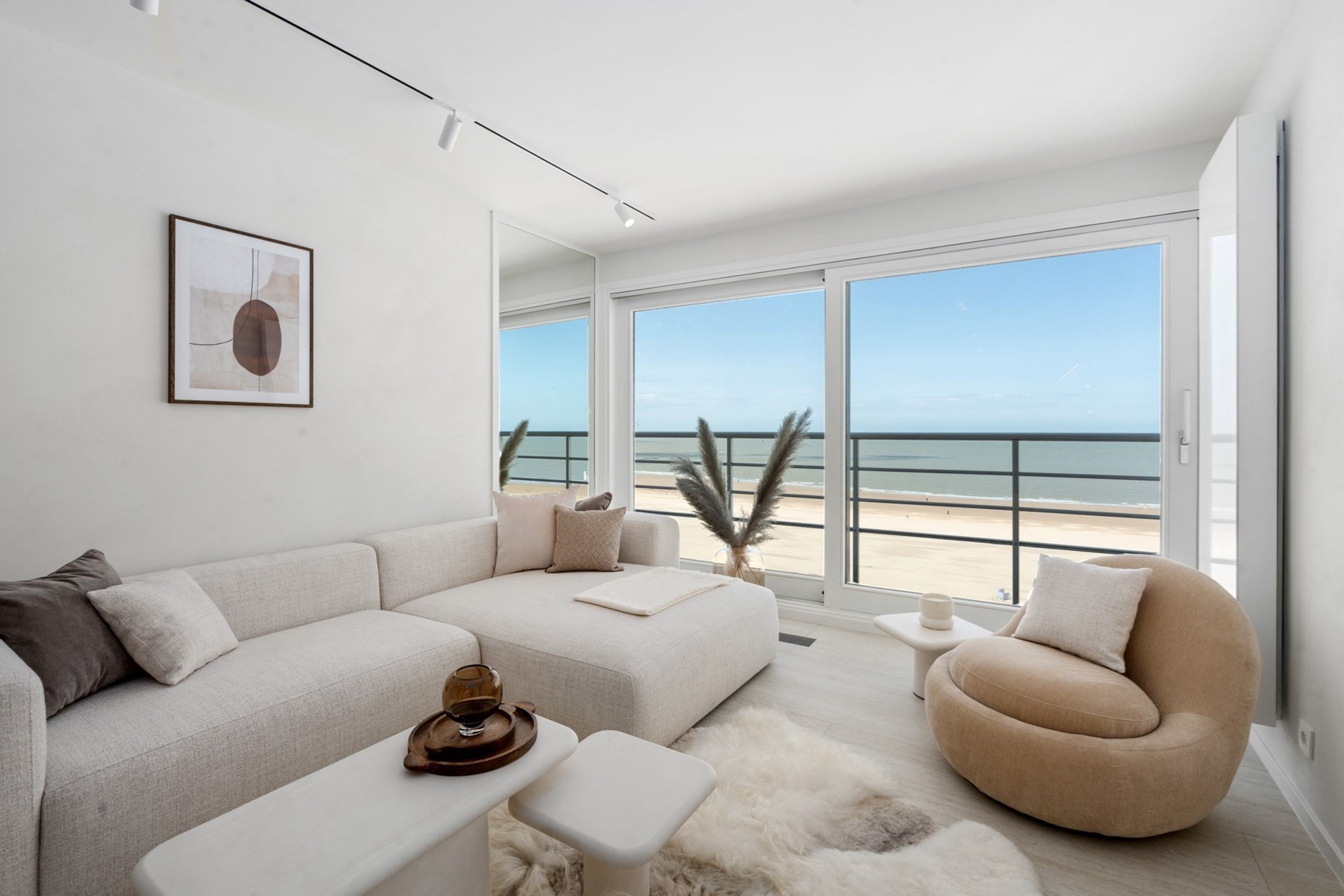 Appartement enti&#232;rement r&#233;nov&#233; b&#233;n&#233;ficiant d&#39;une vue panoramique sur la digue de Duinbergen ! (possibilit&#233; d&#39;achat d&#39;un garage) 
