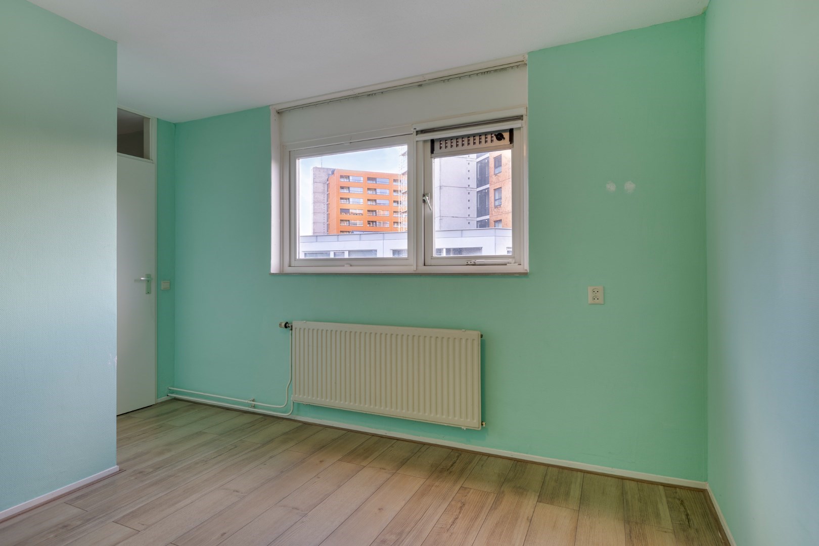 Royale hoek-eengezinswoning met 155 m&#178; wooncomfort en 5 kamers, riante tuin en dakterras. 