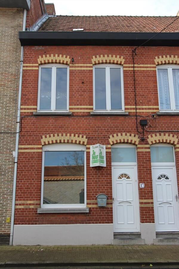 Rijwoning met 2 slaapkamers en terras centrum Roeselare 