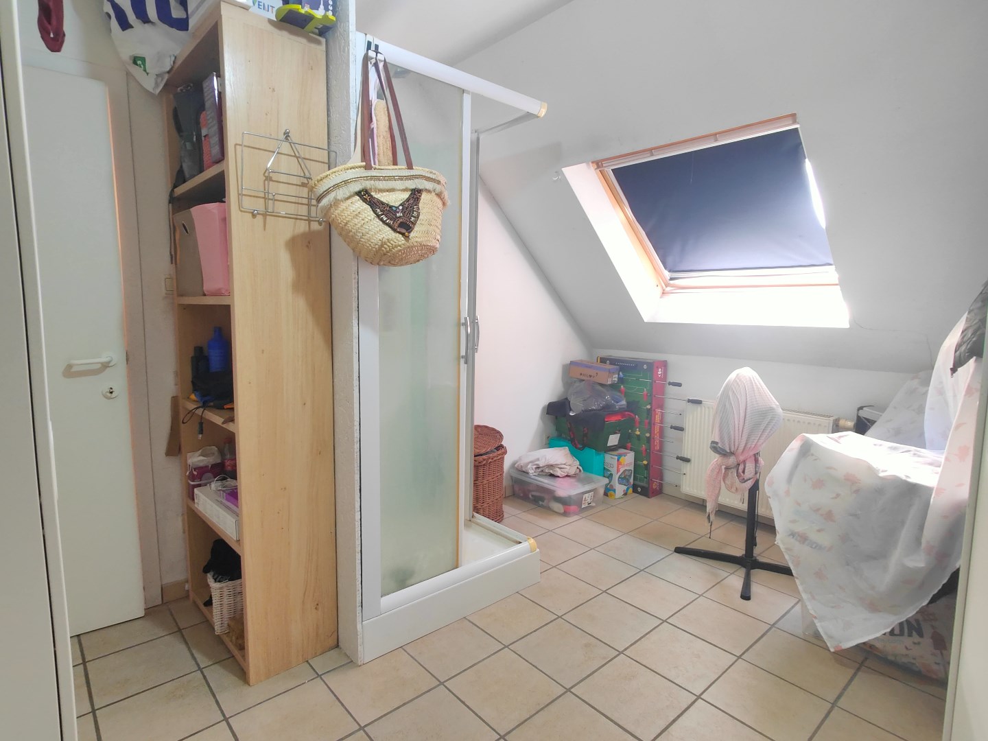 Ruime woning met achterliggende tuin en inpandige garage 