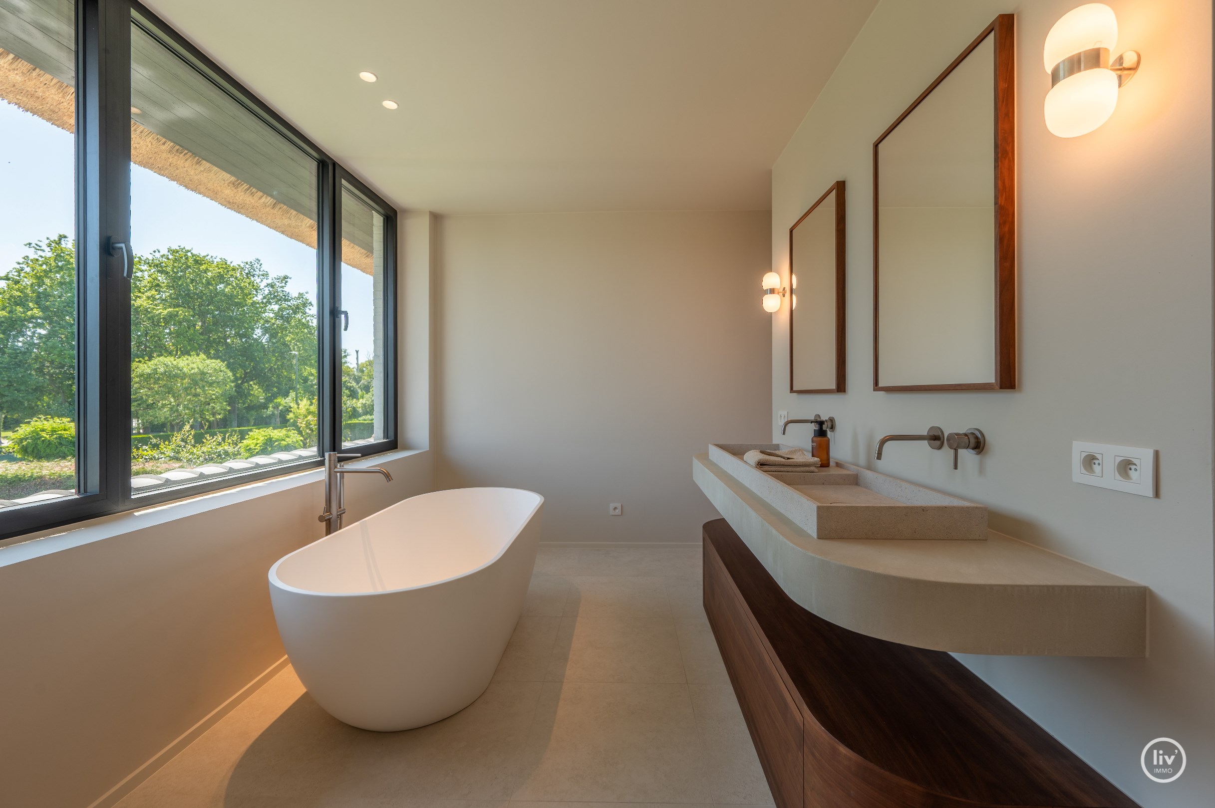 Journ&#233;e portes ouvertes samedi 4/07 de 14h &#224; 16h. Villa neuve exclusive avec piscine et jardin orient&#233; sud sur un grand terrain de 1.071m2. 