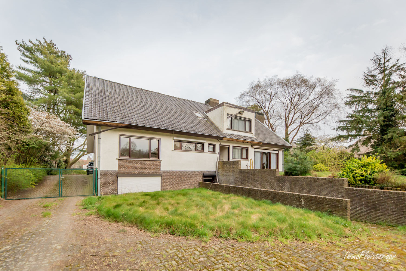 Te renoveren woning op ca. 1 Ha te Baarle-hertog 