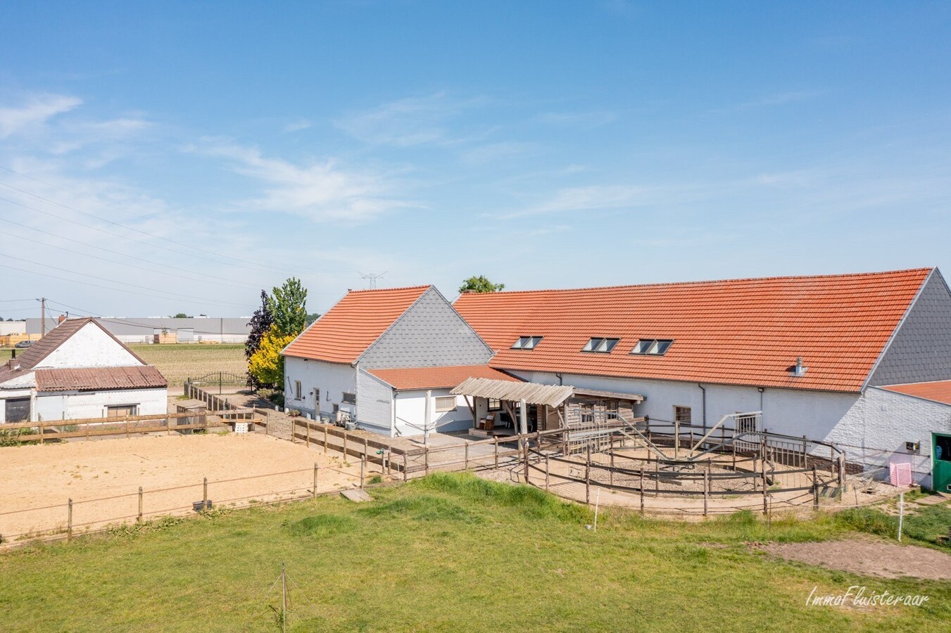 Charmante hoeve met b&amp;b/vakantiewoning en paardenstallen op ca. 67 are te Kinrooi 