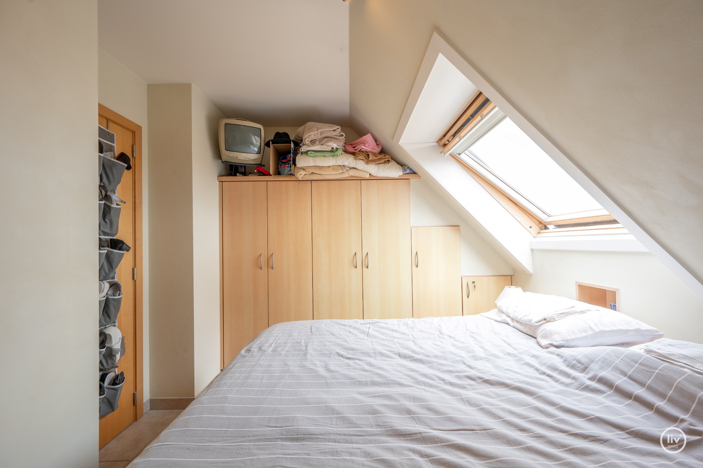 Instapklaar duplexappartement met 2 slaapkamers en grote terrassen (Zijdelings Zeezicht) gelegen op de Lippenslaan. 