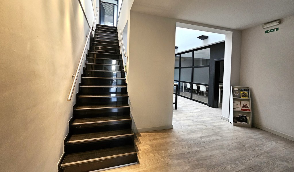 Kantoren te huur aan klaverblad in Gent