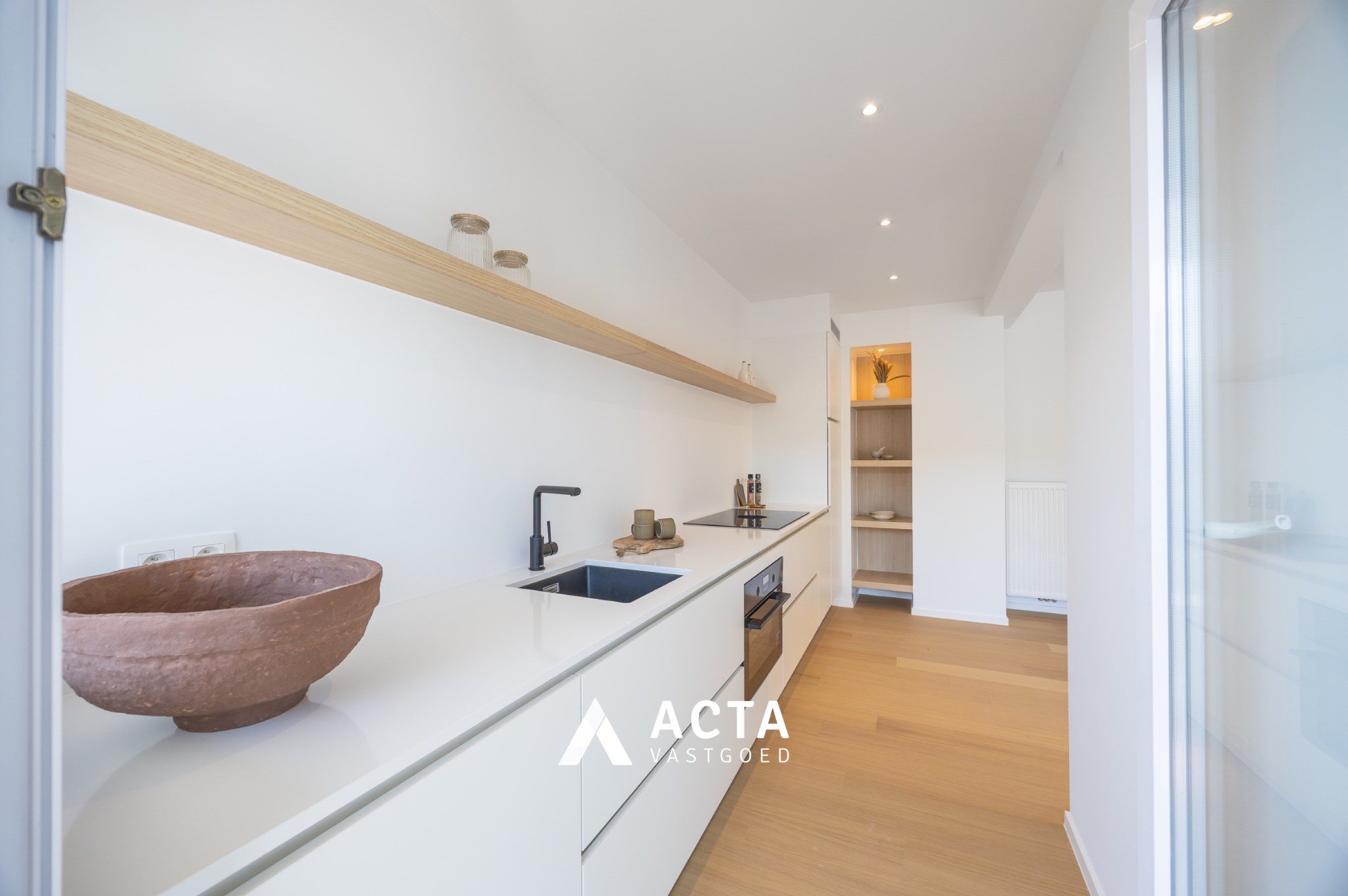 Gerenoveerd appartement op de zesde verdieping aan het Leopold I Plein 
