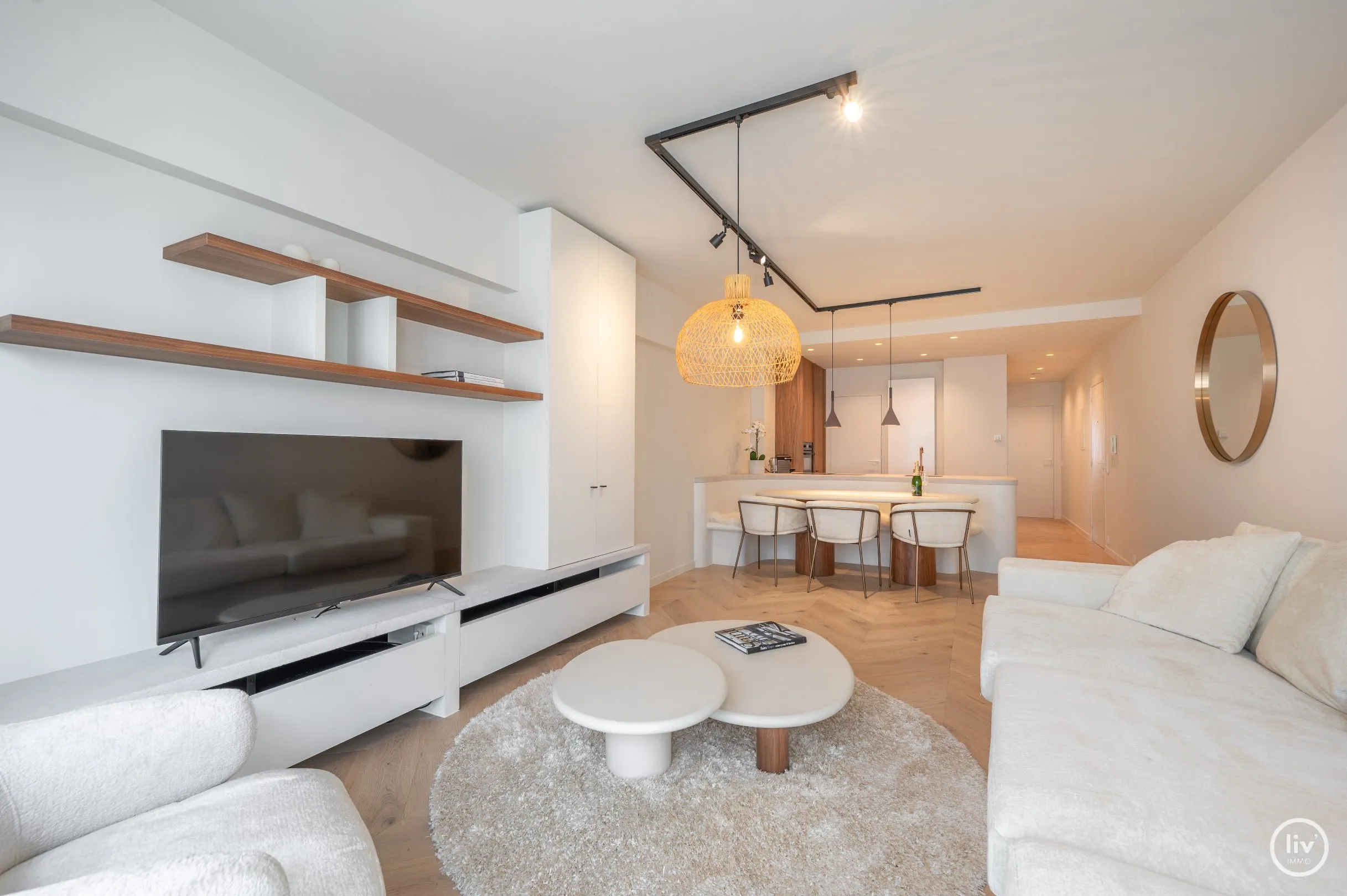 Magnifiek vernieuwd appartement met 2 slaapkamers vlakbij het Albertplein in een zijstraat van de Zeedijk-Het zoute.
