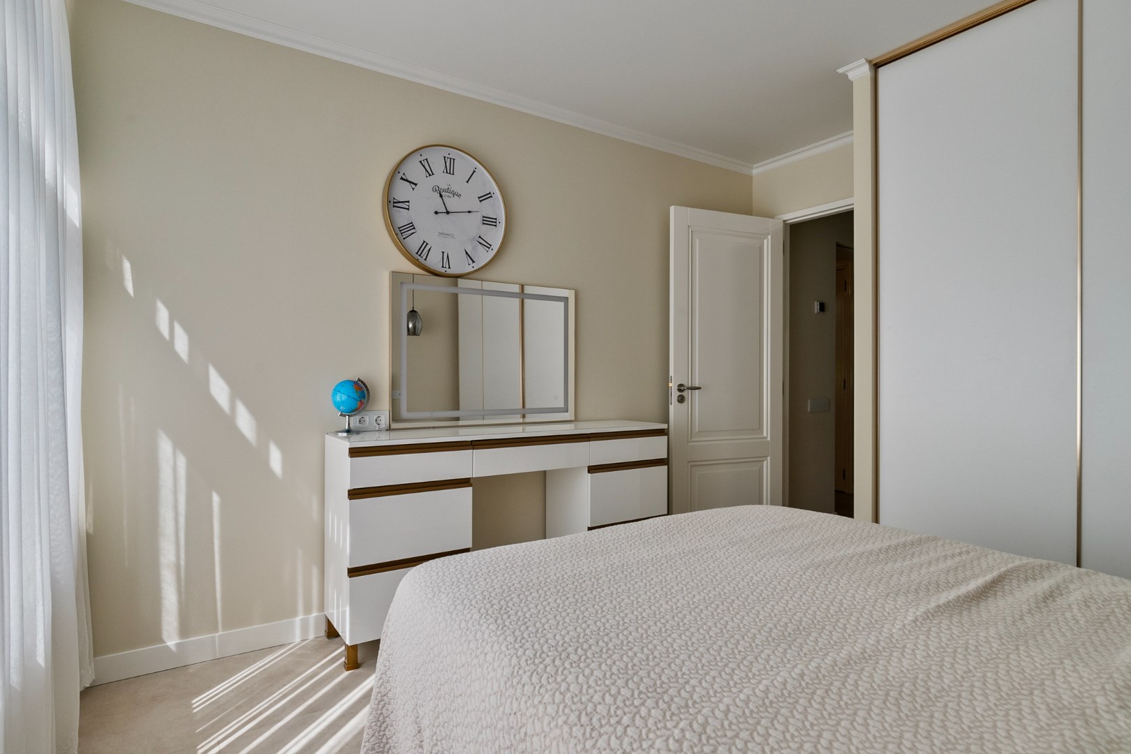 Licht, luxe en instapklaar wonen in Het Lage Land! 