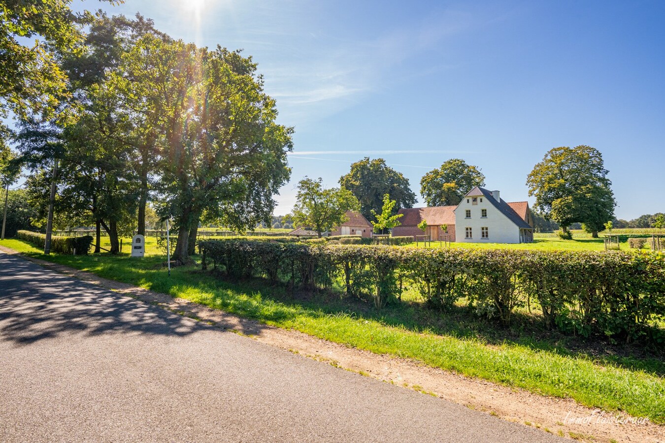 Unique farmhouse in an exceptional location on approximately 5 hectares in Peer. 