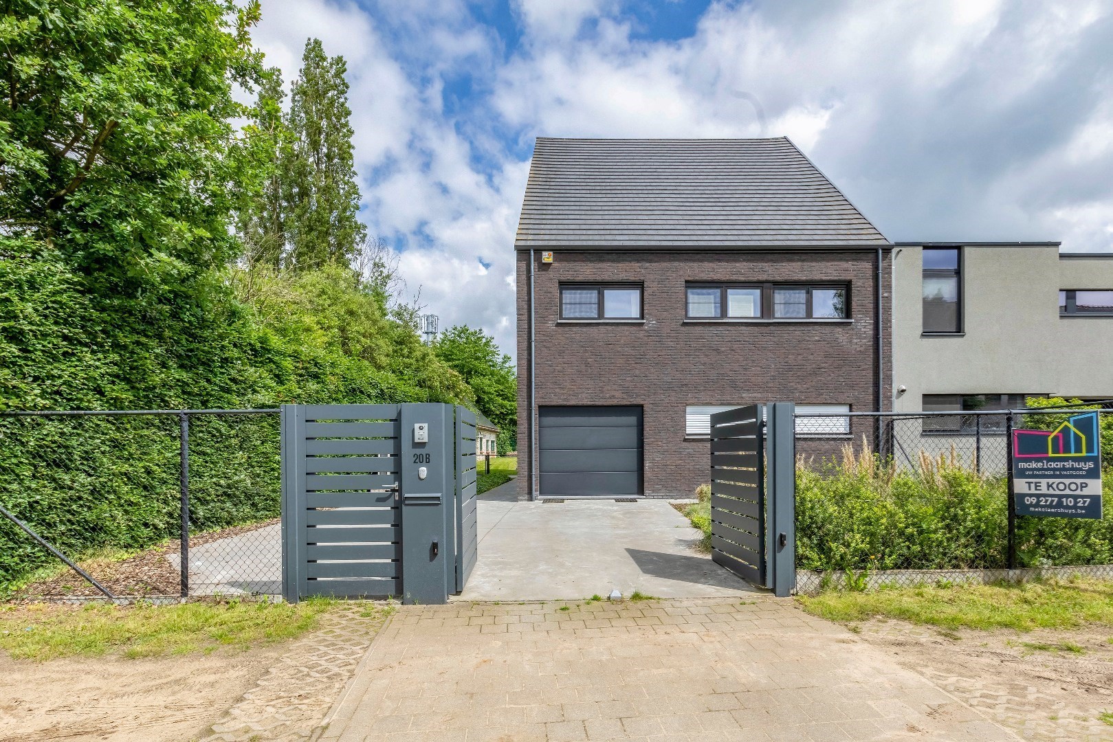 Ruime woning (369m&#178;) met 4 slp. en in te vullen praktijk (onderaan) 