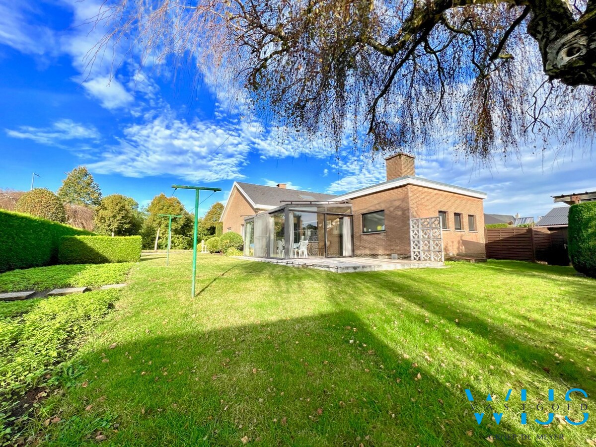 Zeer goed onderhouden woonhuis op 1.165m&#178; te ERTVELDE ! 