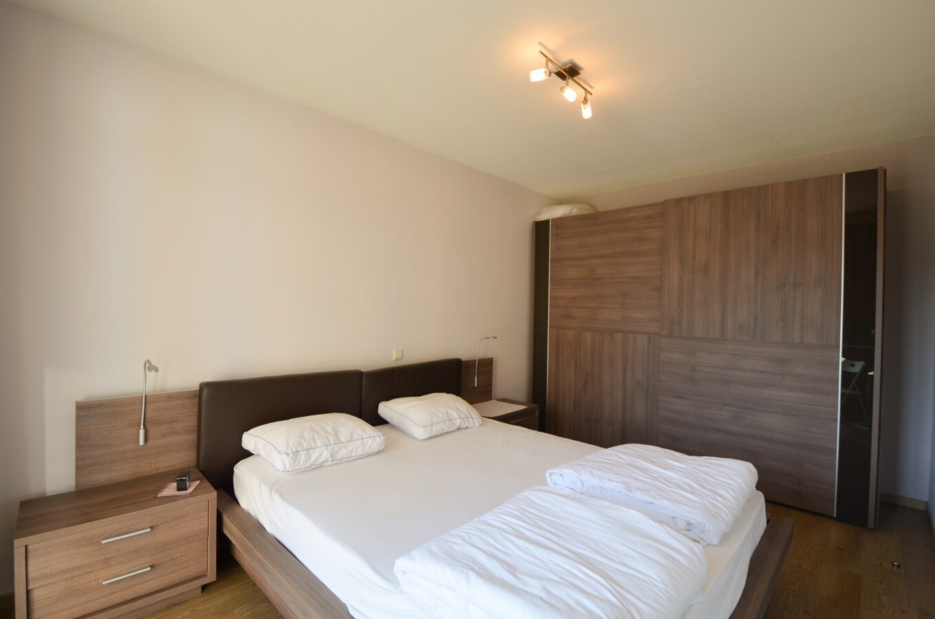 Gemeubeld en instapklaar appartement  met 3 slaapkamers centrum Oostduinkerke-bad 