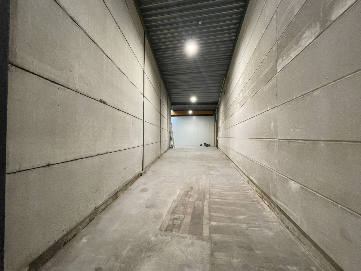 Ruime loods van 198 m&#178; te Ooigem 