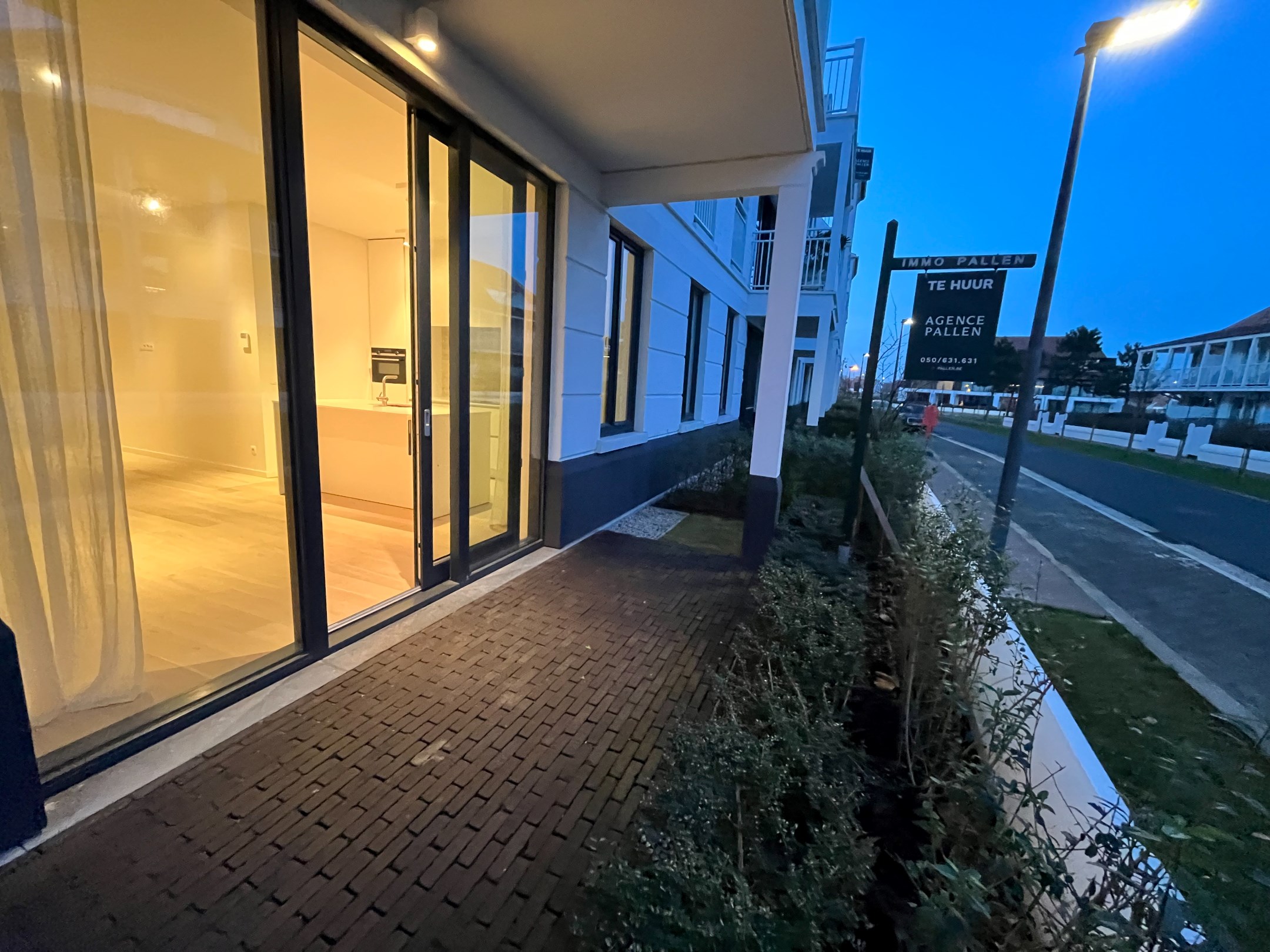 Appartement non meubl&#233; au rez-de-chauss&#233;e avec deux chambres &#224; coucher compl&#232;tes situ&#233; &#224; Duinenwater dans la r&#233;sidence Meerzicht. 