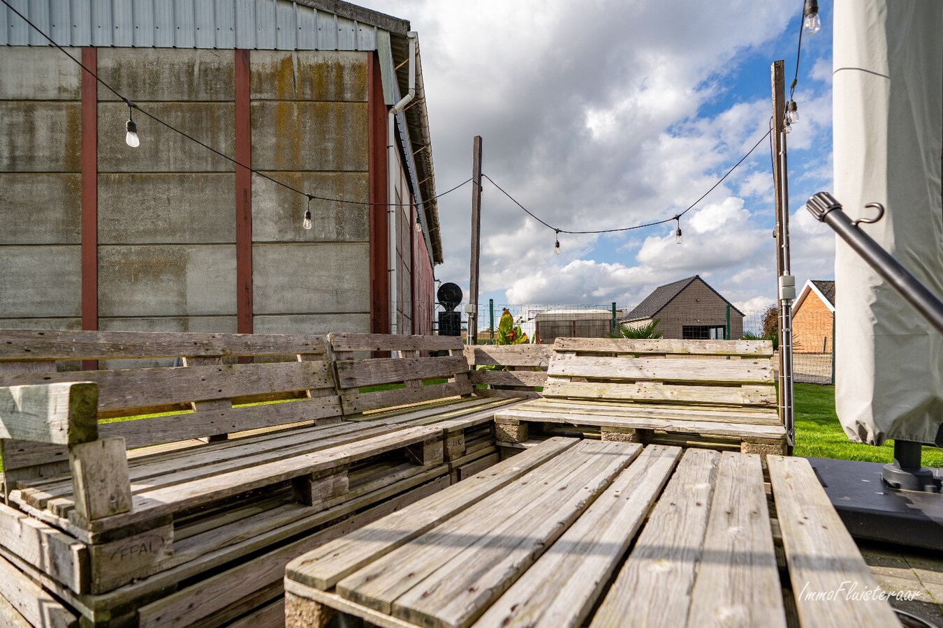 Charmante maison r&#233;nov&#233;e avec plusieurs d&#233;pendances sur environ 1,9 ha &#224; Bekkevoort. 