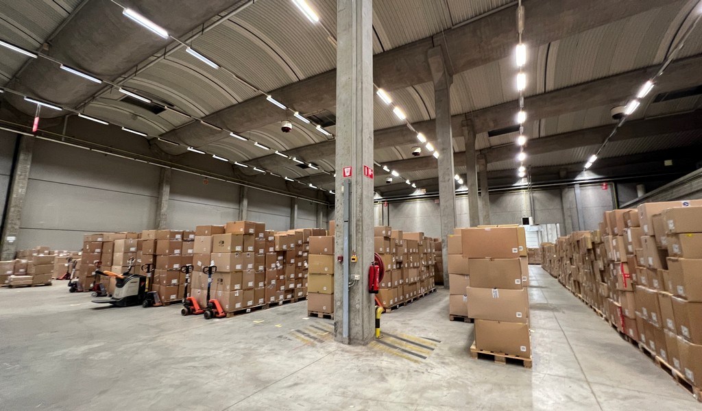 Logistieke loodsen met laadkades te huur in Sint-Niklaas