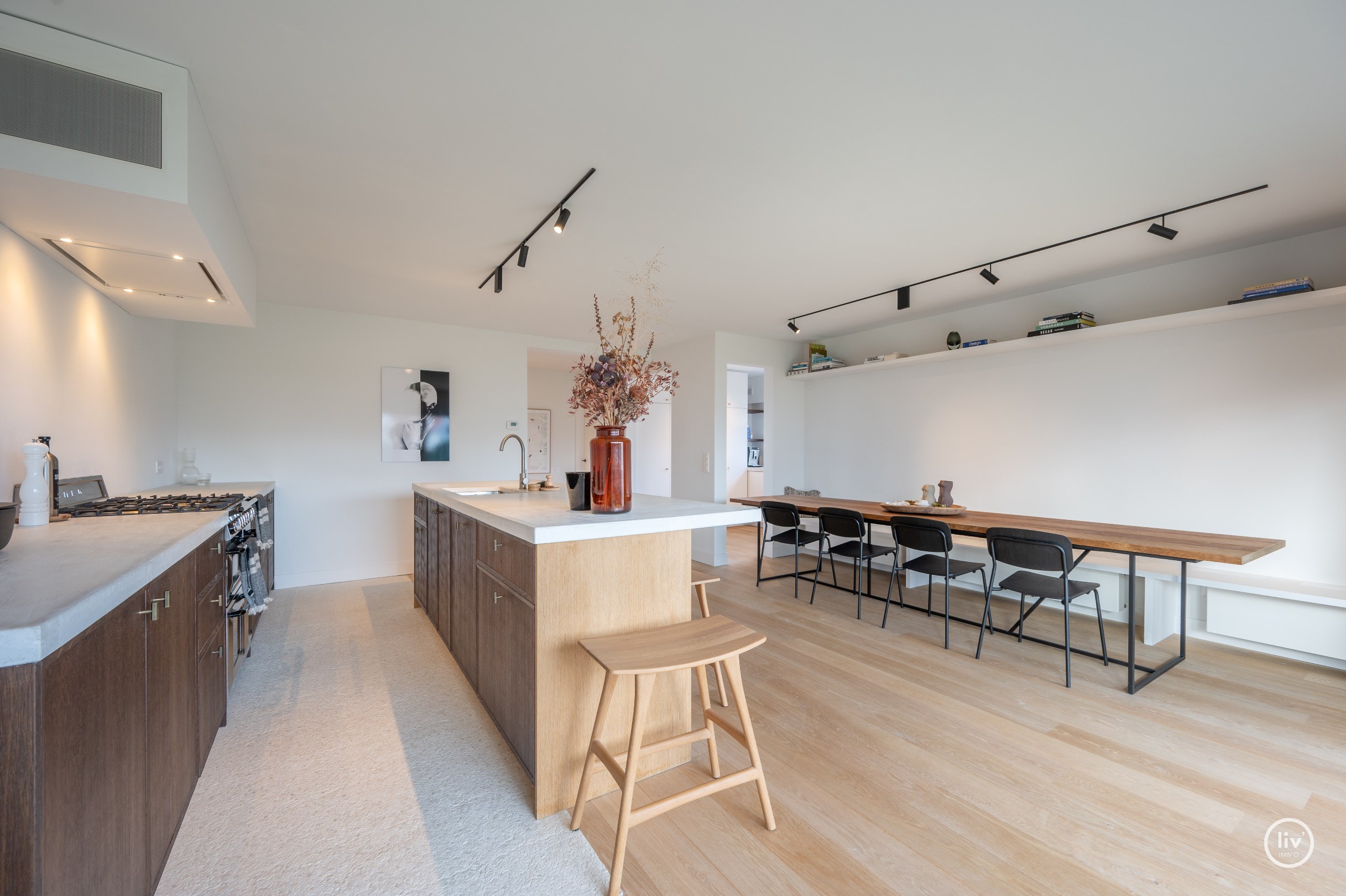 Appartement de plain-pied r&#233;nov&#233; et confortable avec un beau jardin, situ&#233; au centre de l&#39;avenue du Centenaire &#224; Knokke. 