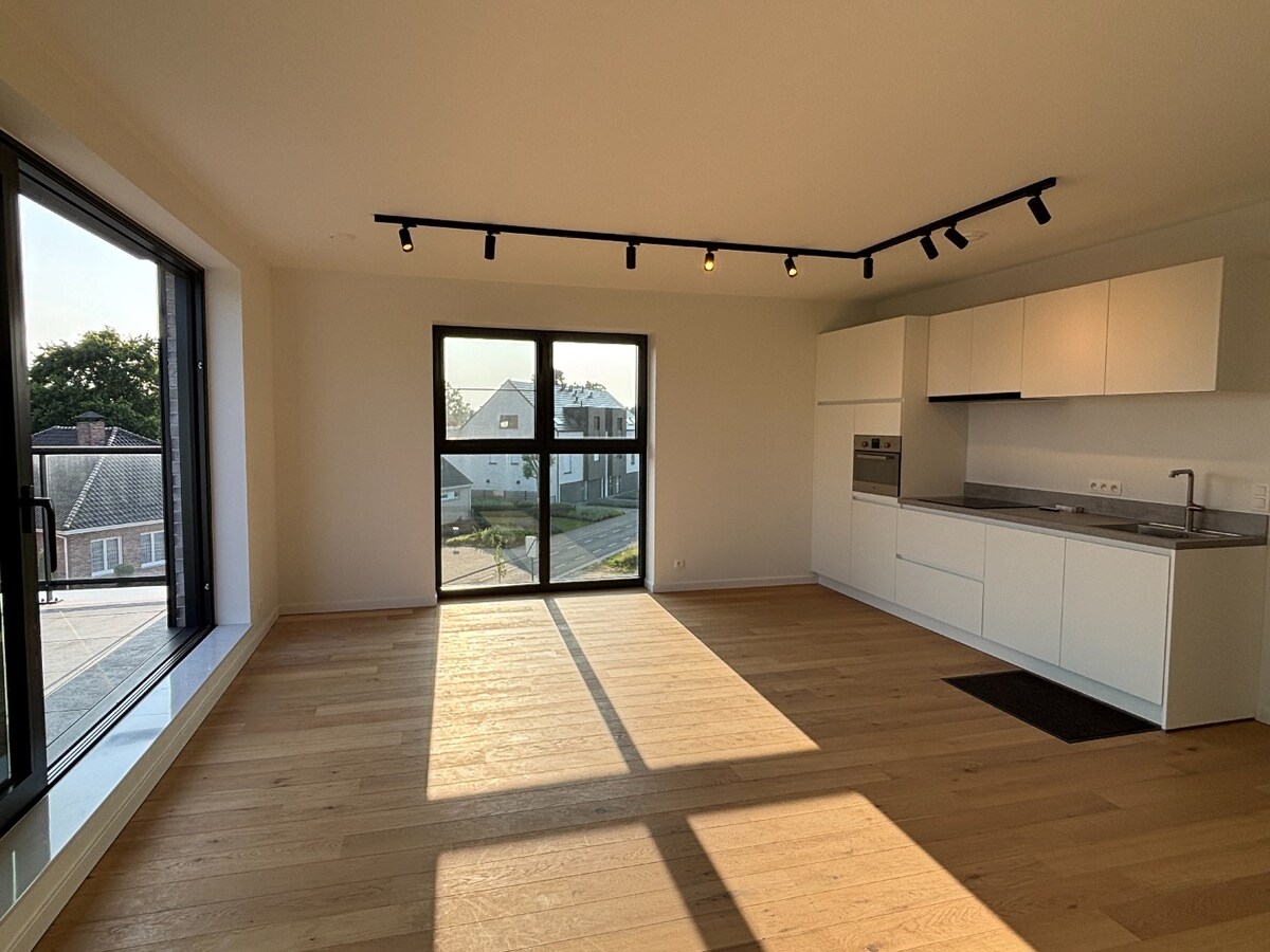 Stijlvol nieuwbouwappartement met zonneterras en garage in het hart van Sint-Antonius 