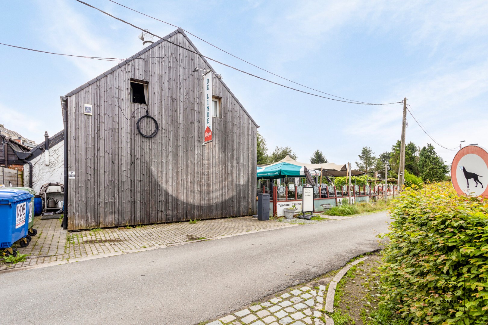 Gerenoveerd handelspand met een bruikbare opp van 365 m&#178; op een schitterende locatie! 