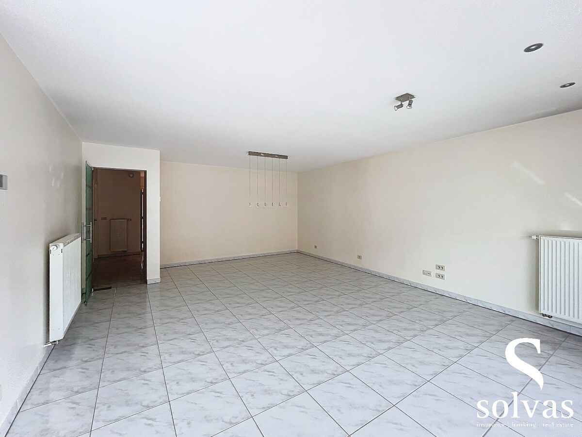 Zeer mooi appartement met ruime 2 slaapkamers en bureau te centrum Aalter 