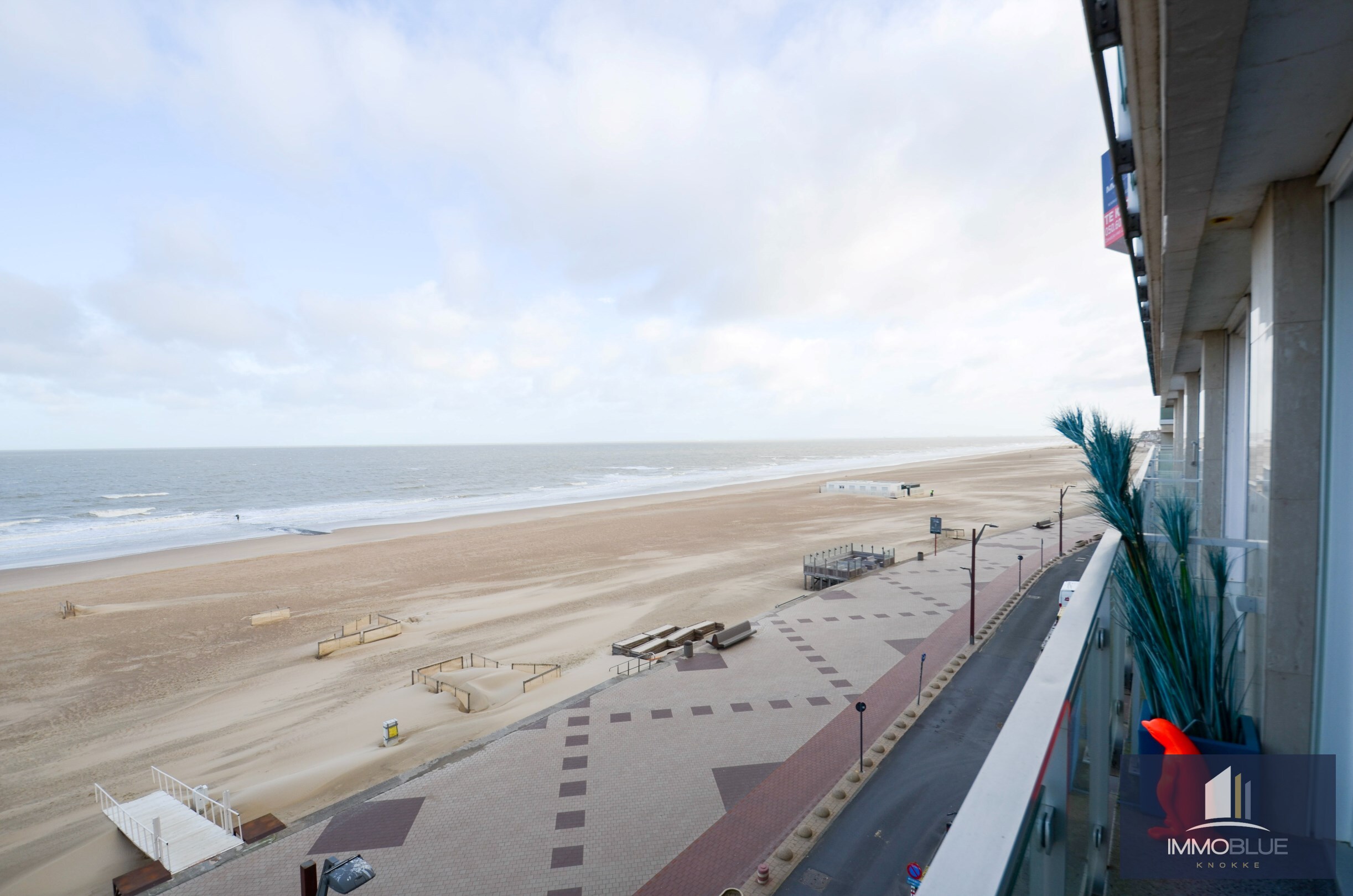 Appartement met frontaal zeezicht gelegen in een prestigieuze residentie in het Zoute. 