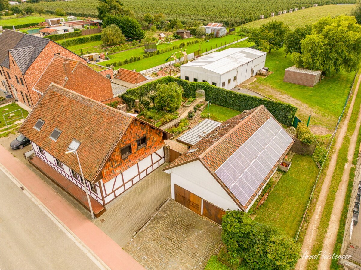 Ruime woning met bijgebouw en een loods op ca. 25 are te Kortessem 