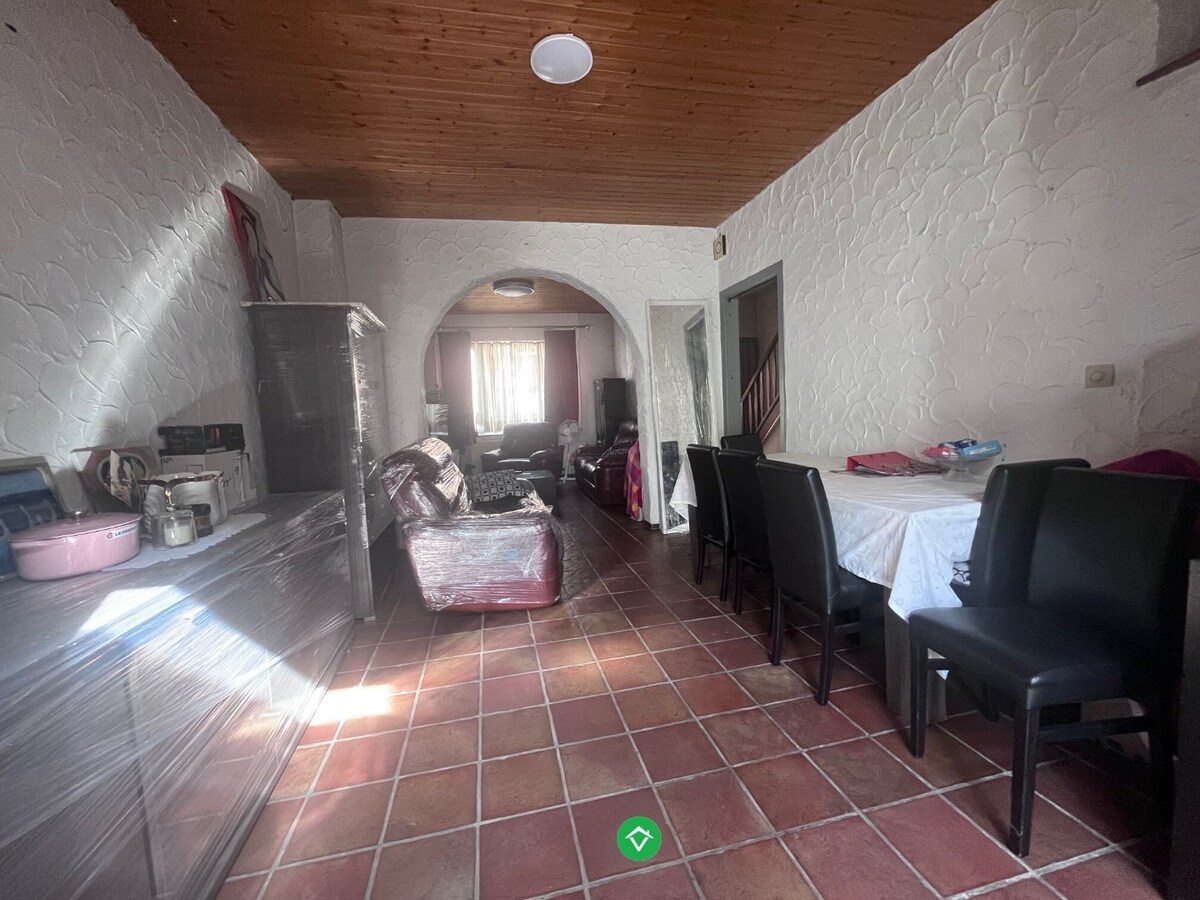 Comfortabel, op te frissen woonhuis met zonnige tuin, welgelegen in rustige buurt. 