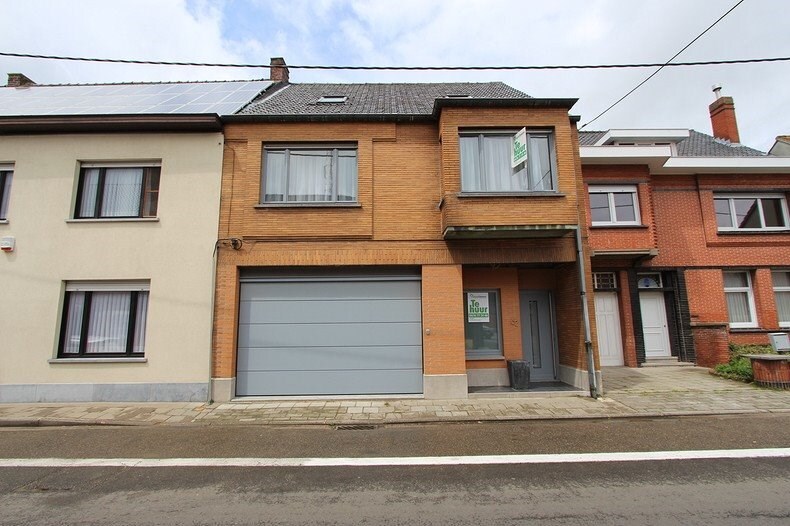 Ruime woning met 5 slaapkamers te Zwevezele 