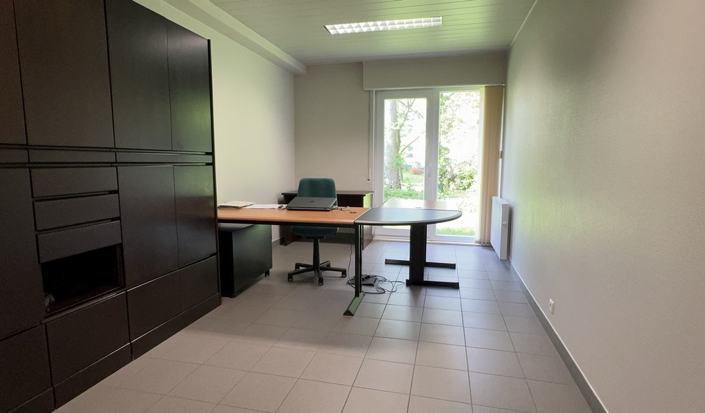 Rustig gelegen kantoorruimte te koop in Sint-Denijs-Westrem