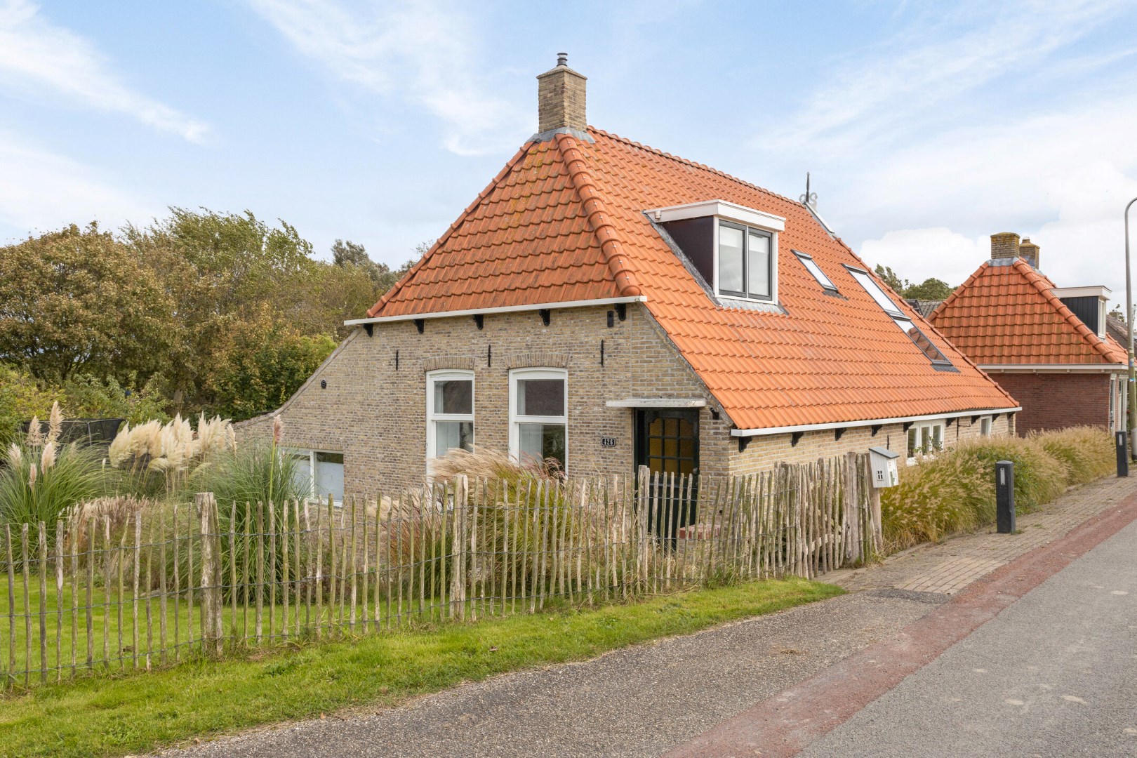 Rust, ruimte en karakter aan de Friese Zeedijk in Zwarte Haan 