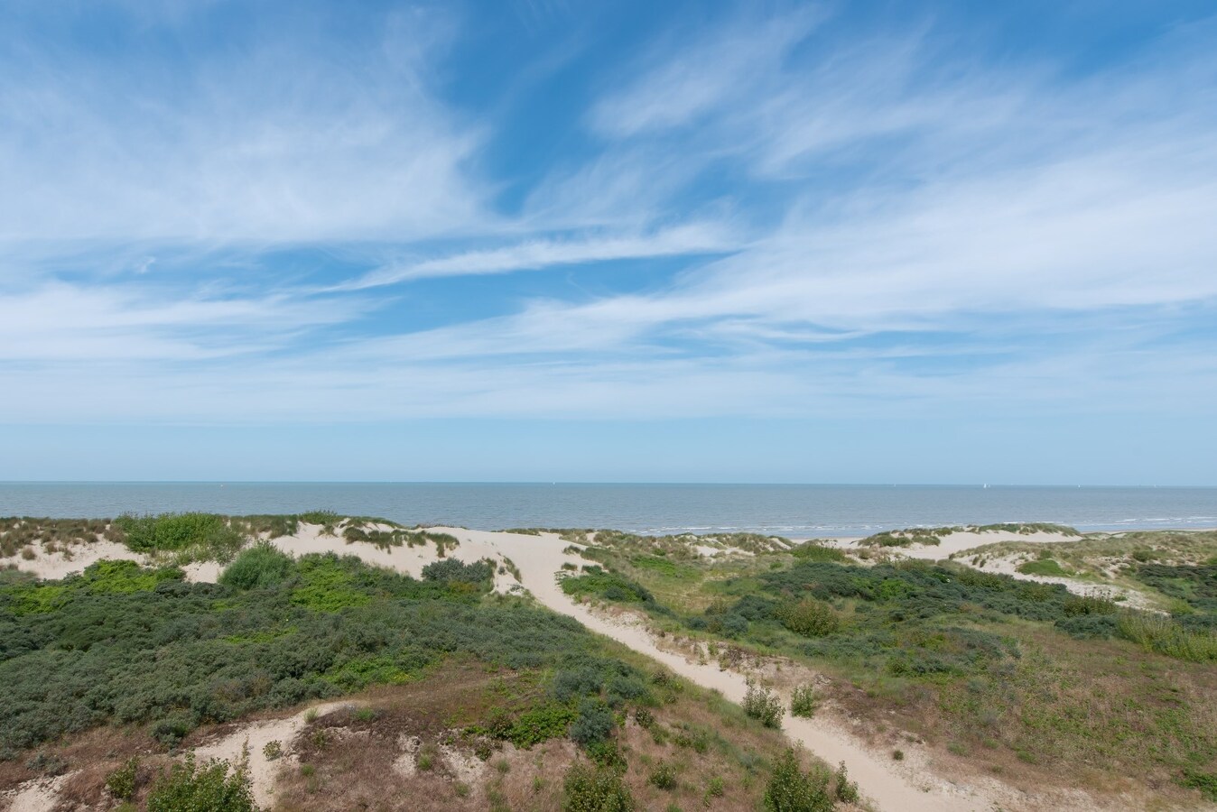 Luxueuze penthouse met drie slaapkamers en frontaal zeezicht in Res. Eden Beach 