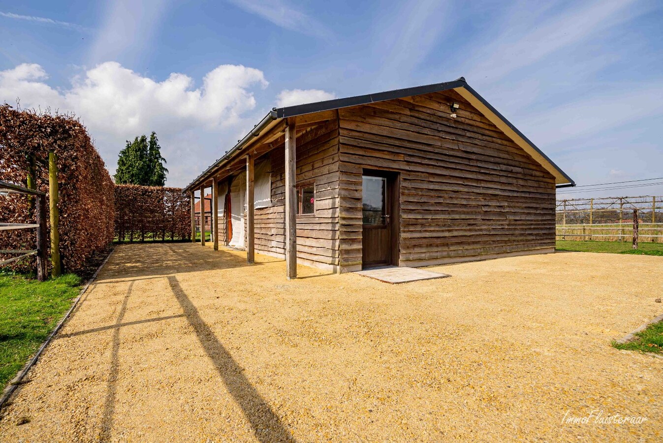 Exclusief landhuis met paardenfaciliteit op ca. 2,6 ha in Wuustwezel, (met mogelijkheid tot aankoop van ca. 6 ha aangrenzend weiland) 