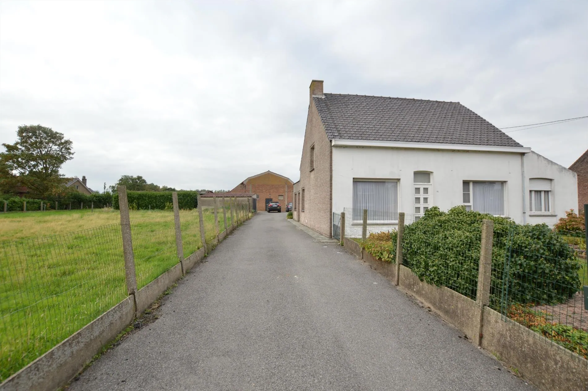 Te renoveren hoeve op 2800 m²  te Aartrijke