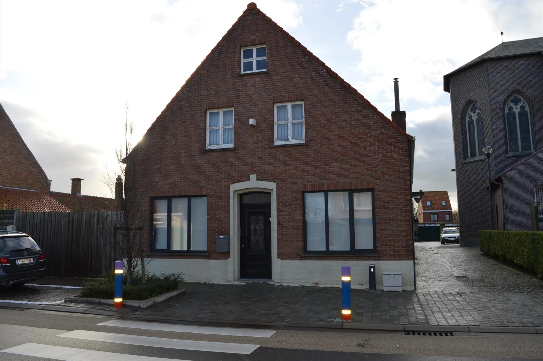 Authentieke hoekwoning met atelier op 616 m² te Moere