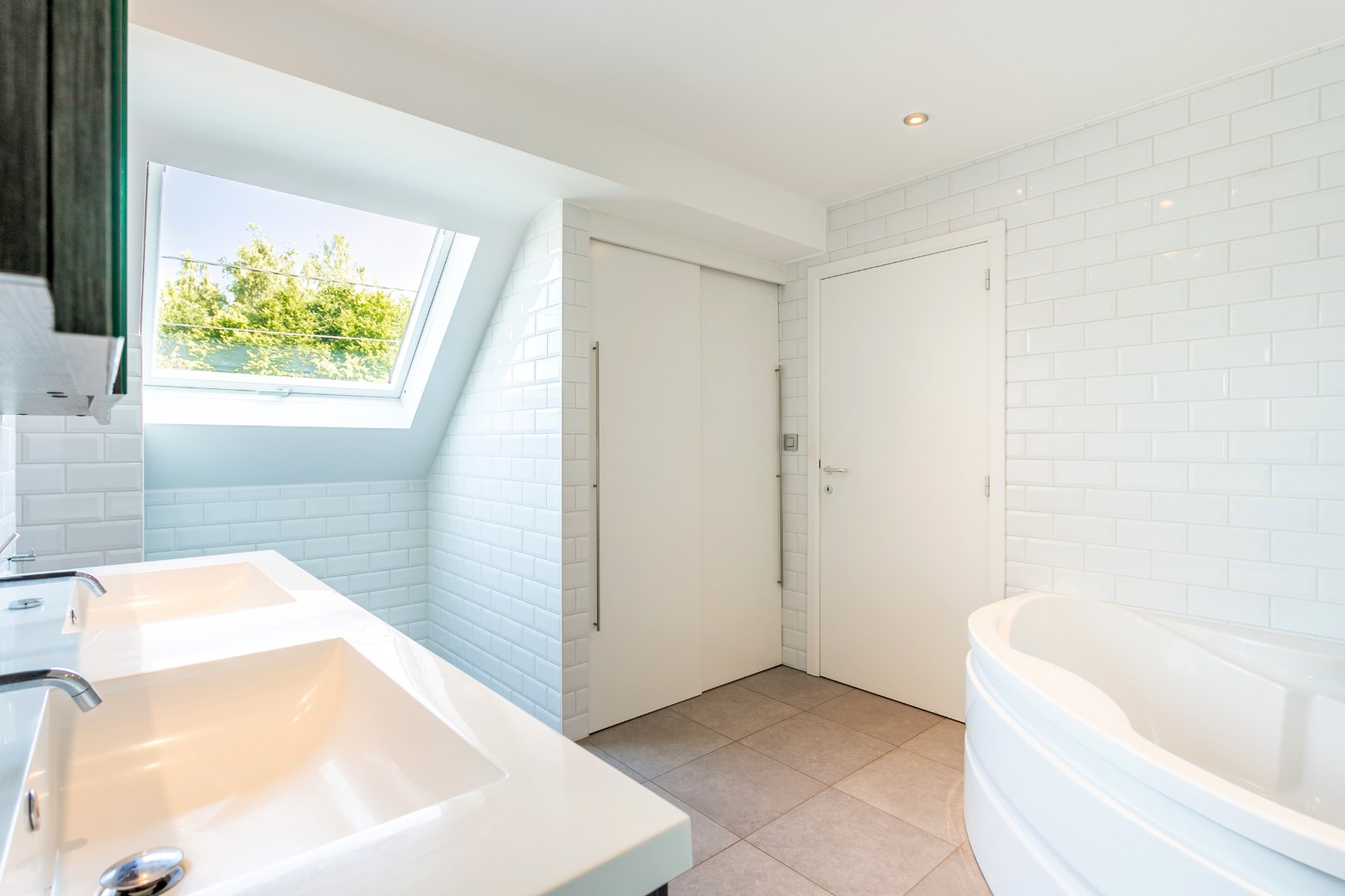 Instapklare woning met 3 slpks, garage en tuin te Halle 