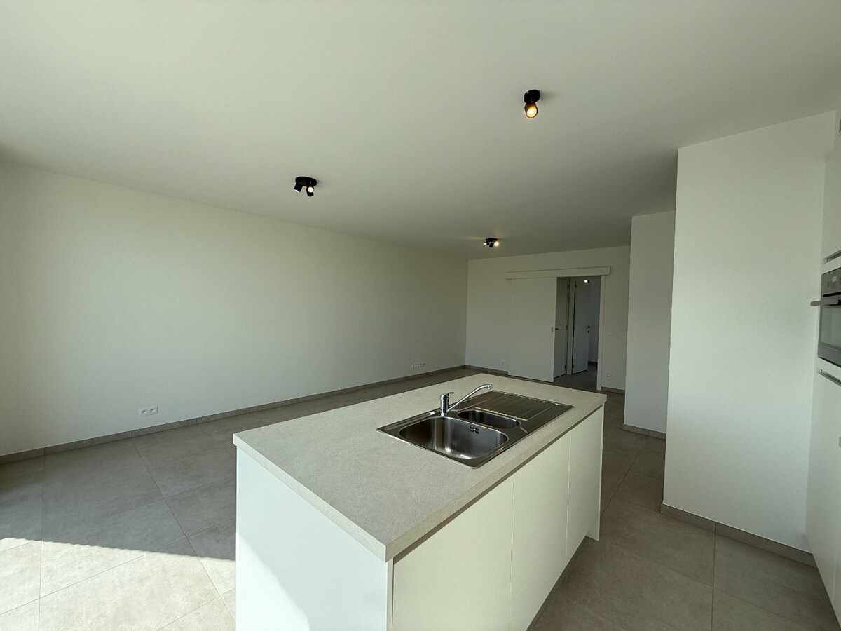 Nieuwbouwappartement met autostandplaats te Izegem 