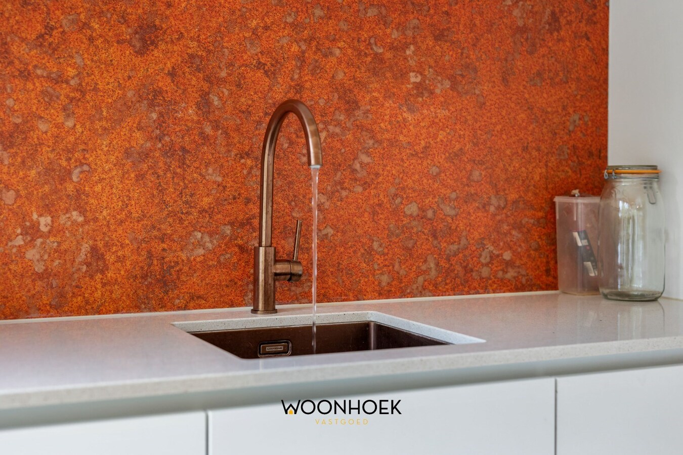 Uitstekend gelegen OB met inpandige garage en grote tuin in Moerbeke! 
