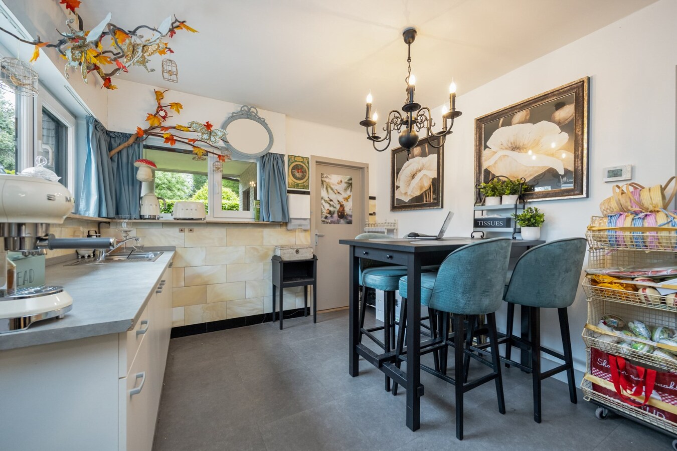 Interessante investeringsopportuniteit in hartje Malle: handelspand + 2 appartementen 