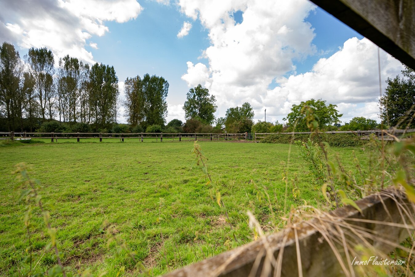 Equestrian property with house to be renovated at ca. 90a in Wonck (Bitsingen). 