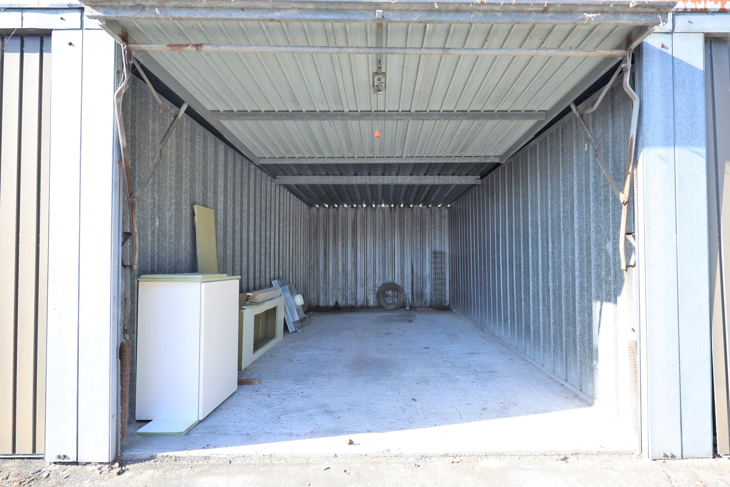 GARAGEBOX IN ZWEVEGEM 