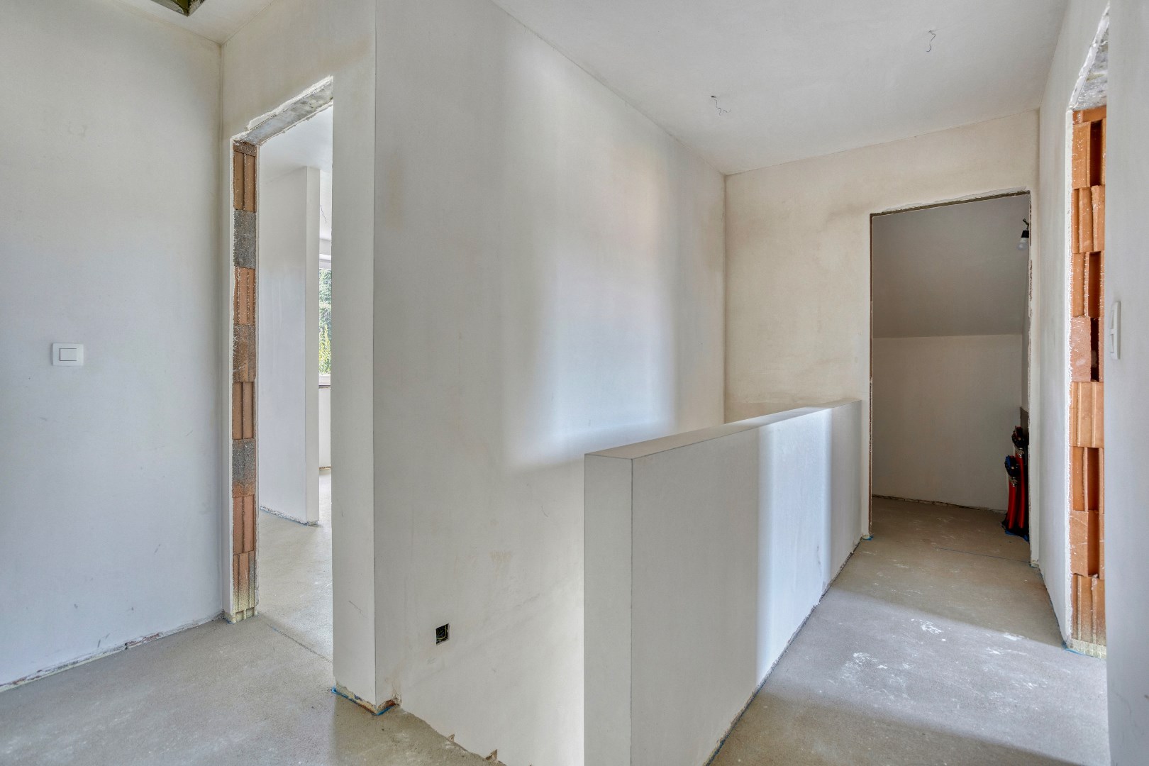 Nieuwbouwwoning met 3 slaapkamers nabij het centrum van Halle. 