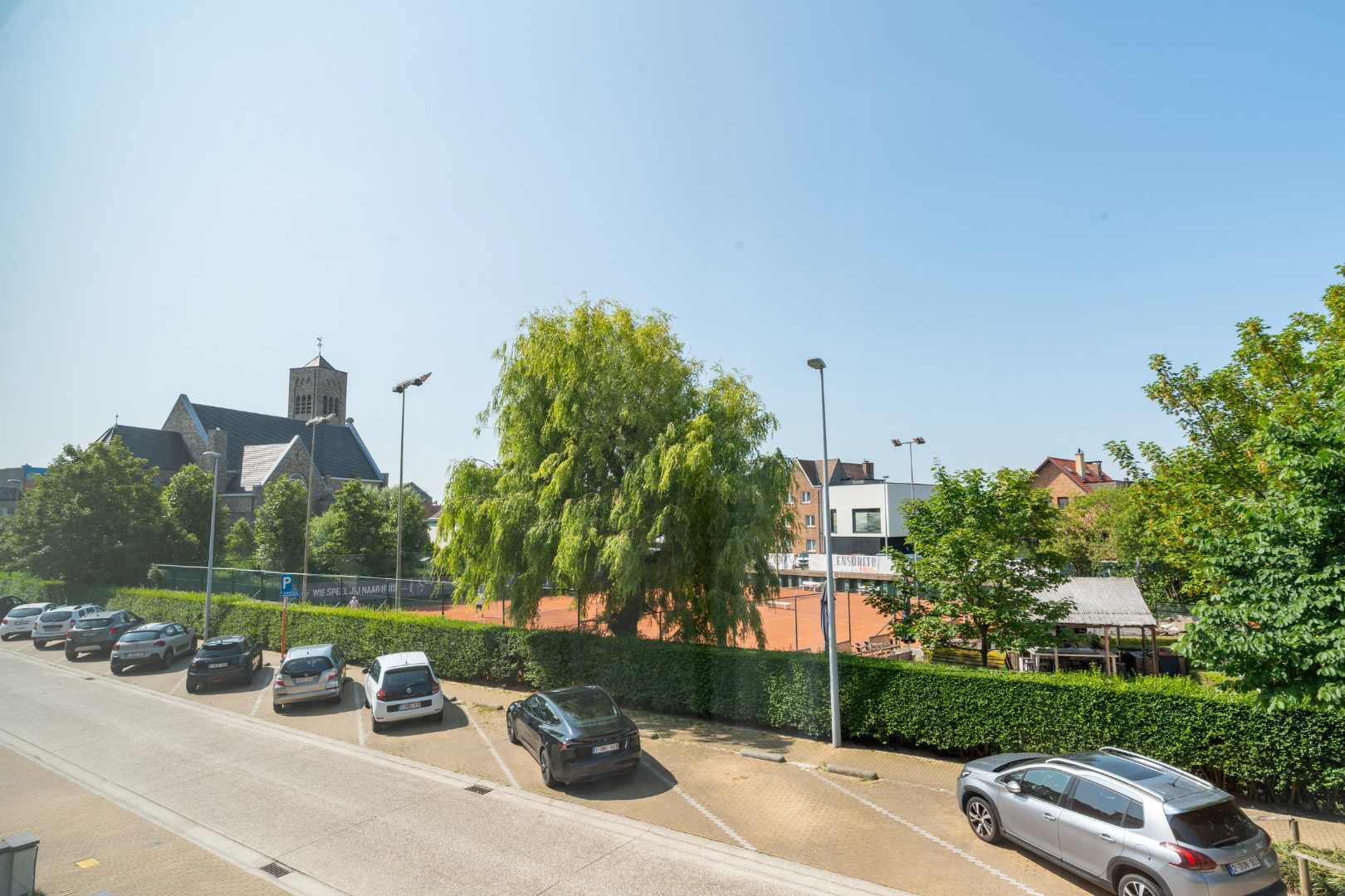 OP TE FRISSEN APPARTEMENT MET 2 SLAAPKAMERS IN MARIAKERKE 