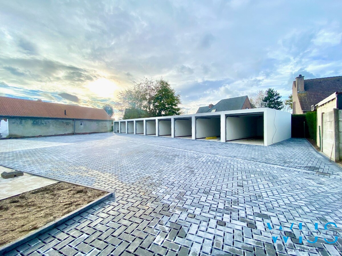 Bovengrondse garagebox te centrum Ertvelde ! 