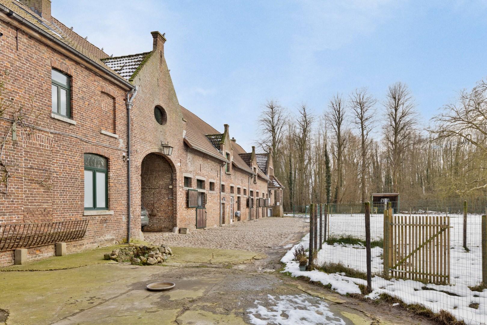 Te koop: Charmante boerderij met paardenstallen van 1ha op toplocatie in Boutersem - bewoonbare opp. 158 m&#178; (uitbreiding mogelijk) 