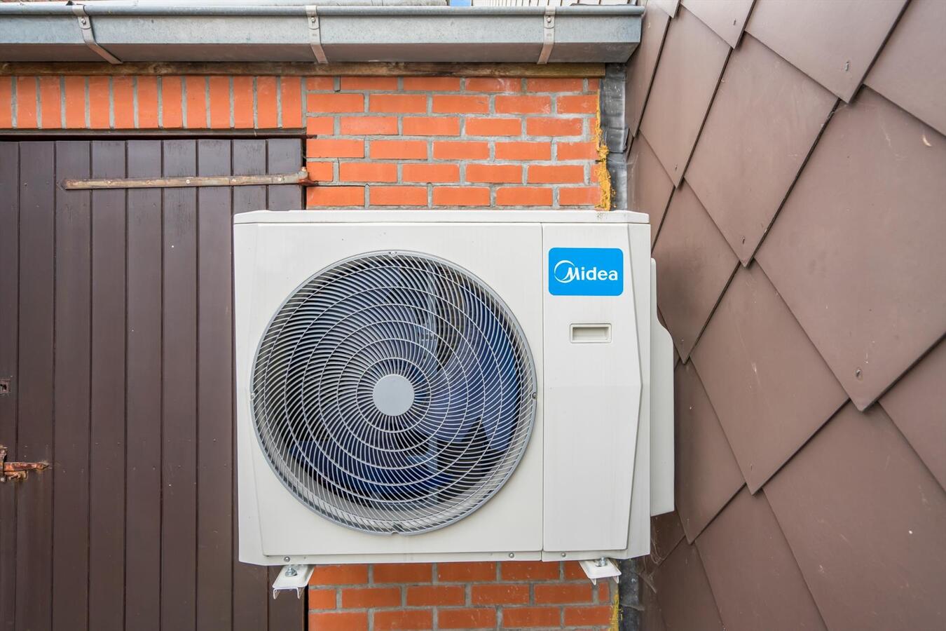 Instapkare woning met diepe tuin en garage te Koekelare 