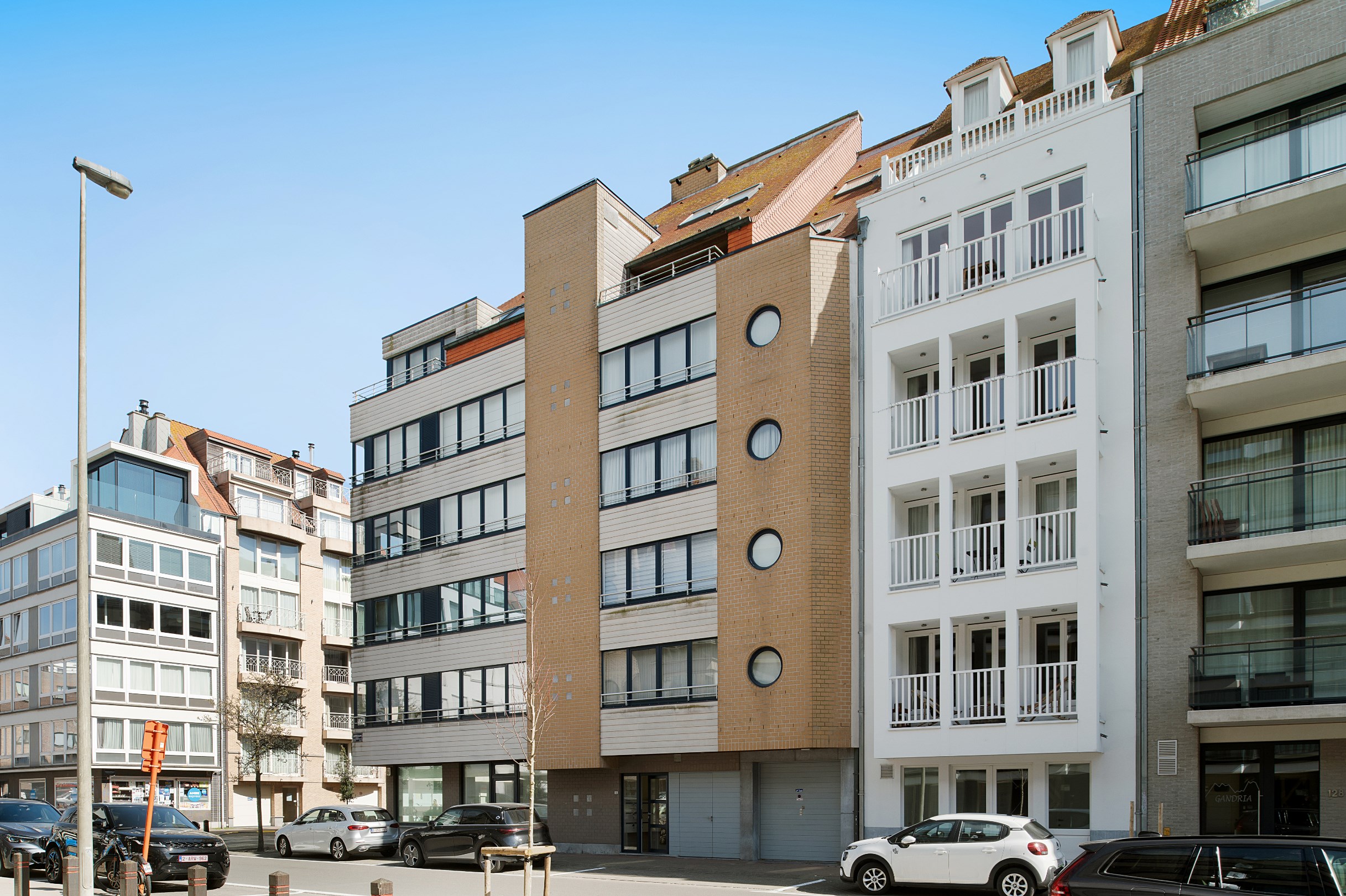 Instapklaar &amp; tevens gemeubeld 1-slaapkamerappartement is gelegen 150m wandelafstand van de Zeedijk-Albertstrand. 