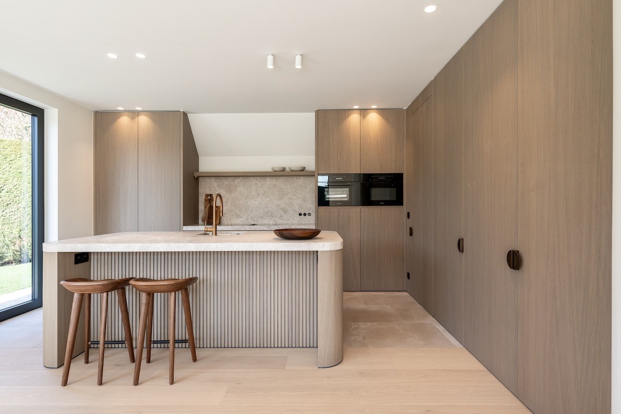 Prachtig gerenoveerde alleenstaande woning met oprit gelegen in een rustige wijk in Knokke nabij de Magere Schorre. 